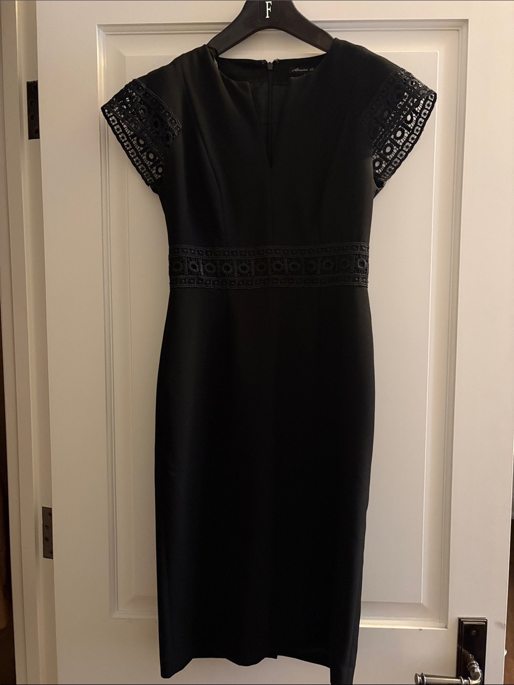 Elegant Sandra Angelozzi Black Midi Sheath Dress with Lace-Trim Waist